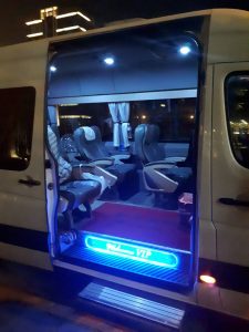 台北12人座包車旅遊賓士
