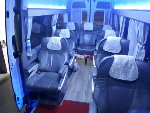 12人座包車旅遊賓士-遨遊包車